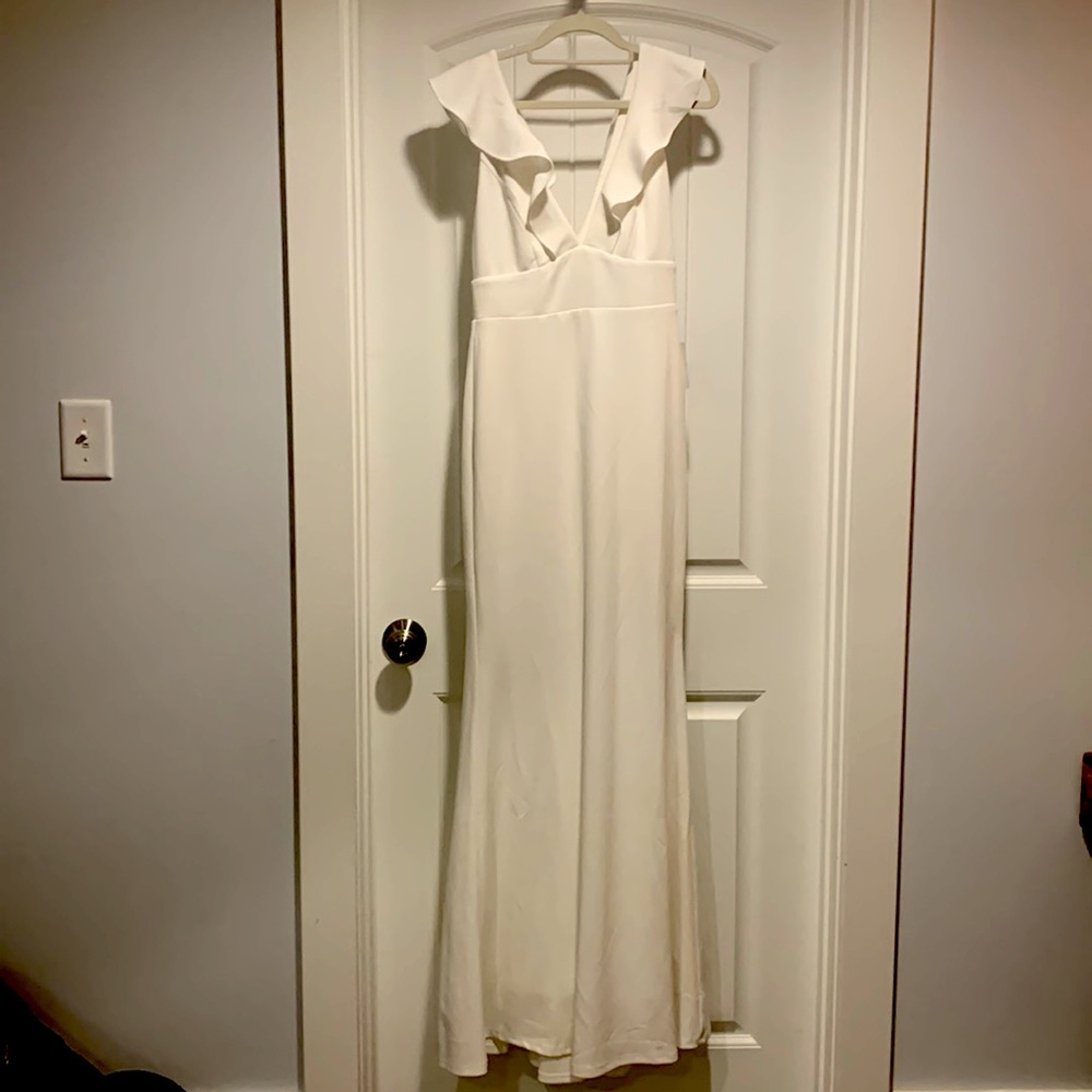 Lulu’s size small long white dress with ruffle